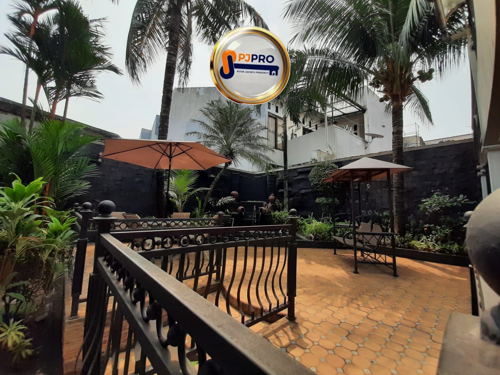 Dijual Cepat Rumah Mewah dan Luas di Condet Batu Ampar