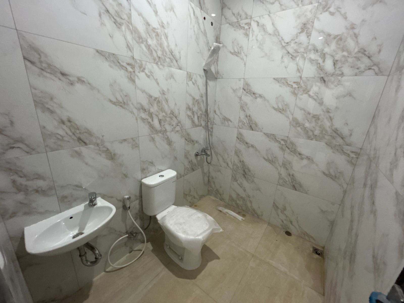 jual 3 unit rumah baru classic modern di Cipinang Cempedak, Jat