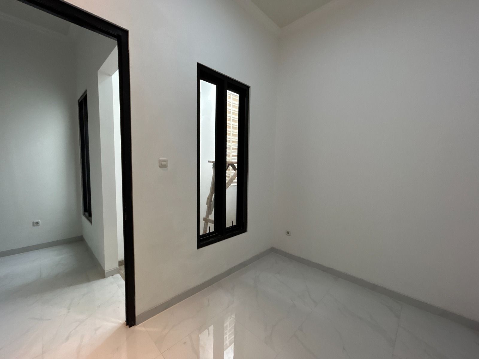 jual 3 unit rumah baru classic modern di Cipinang Cempedak, Jat