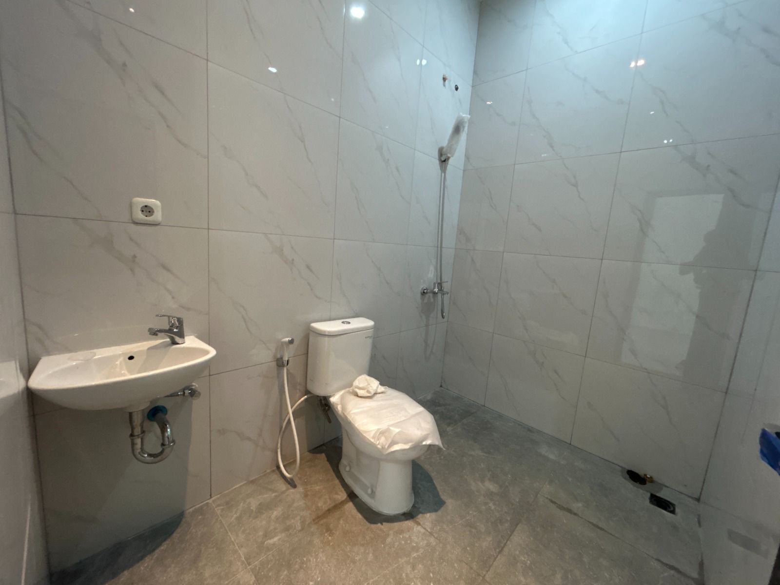 Di jual 3 unit rumah baru classic modern di Cipinang Cempedak