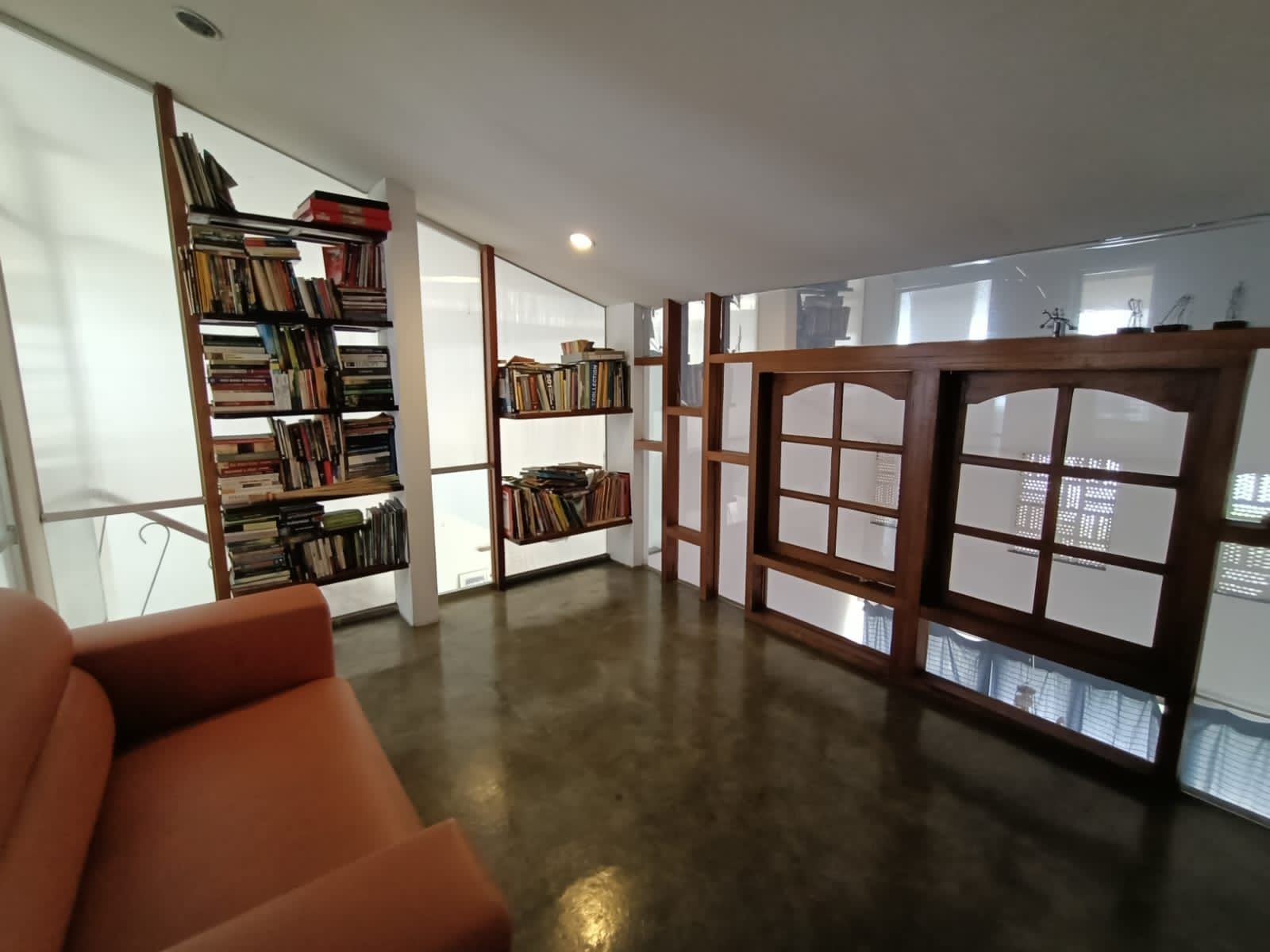 Jual rumah siap huni dan strategis di  Senen, Jakarta Pusat