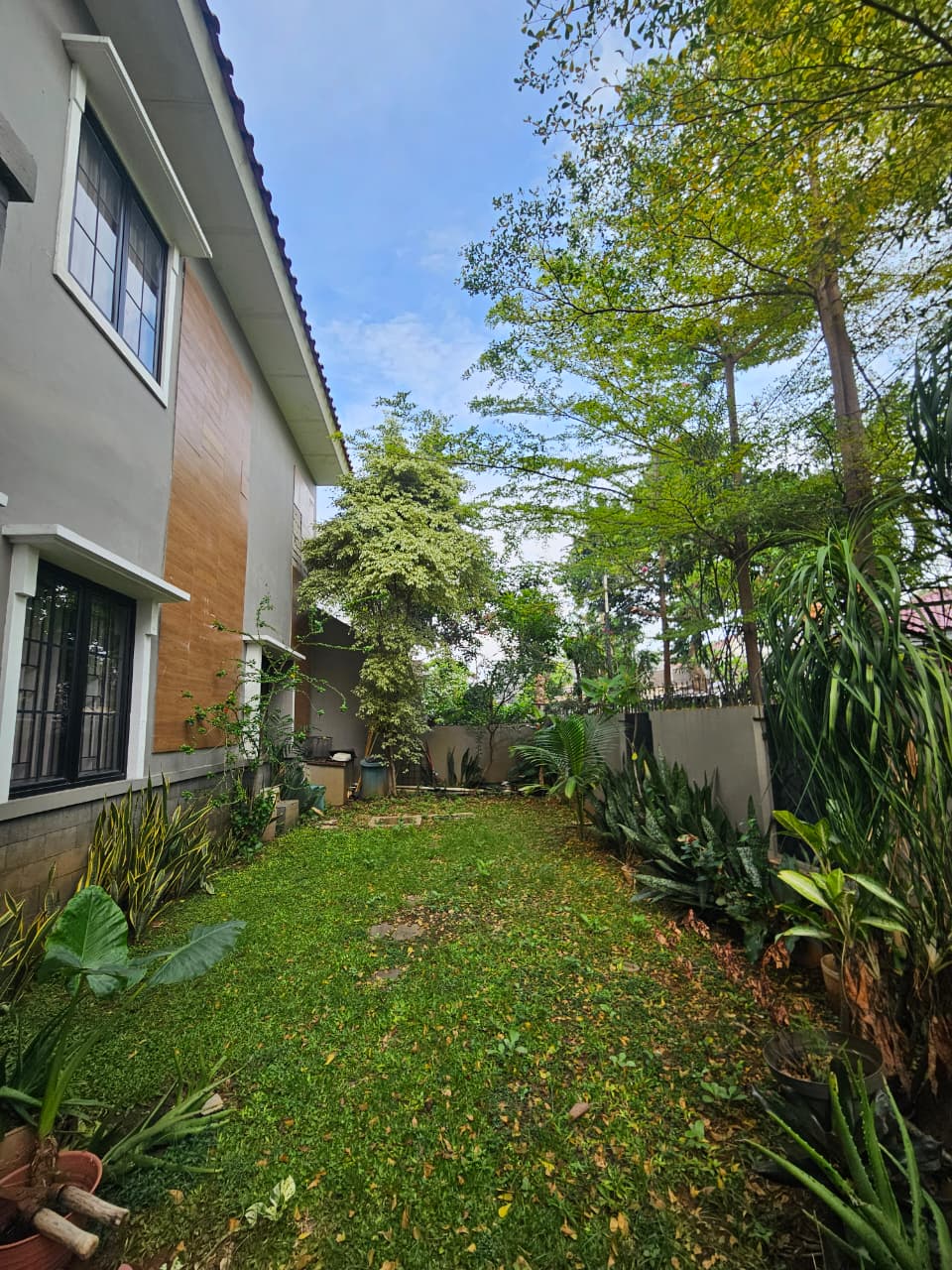 Jual rumah cantik komplek terbuka di Cempaka Putih Timur