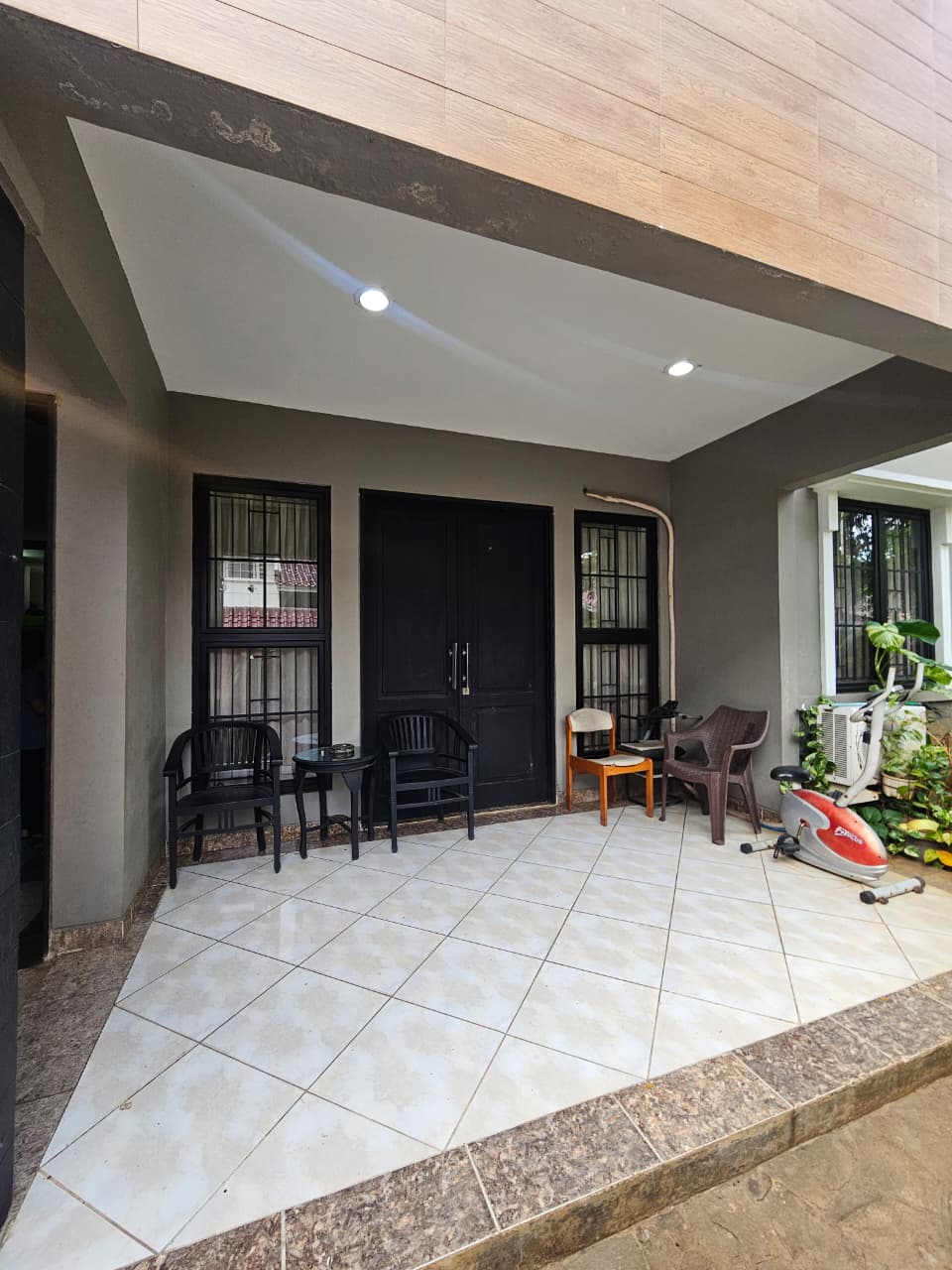 Jual rumah cantik komplek terbuka di Cempaka Putih Timur