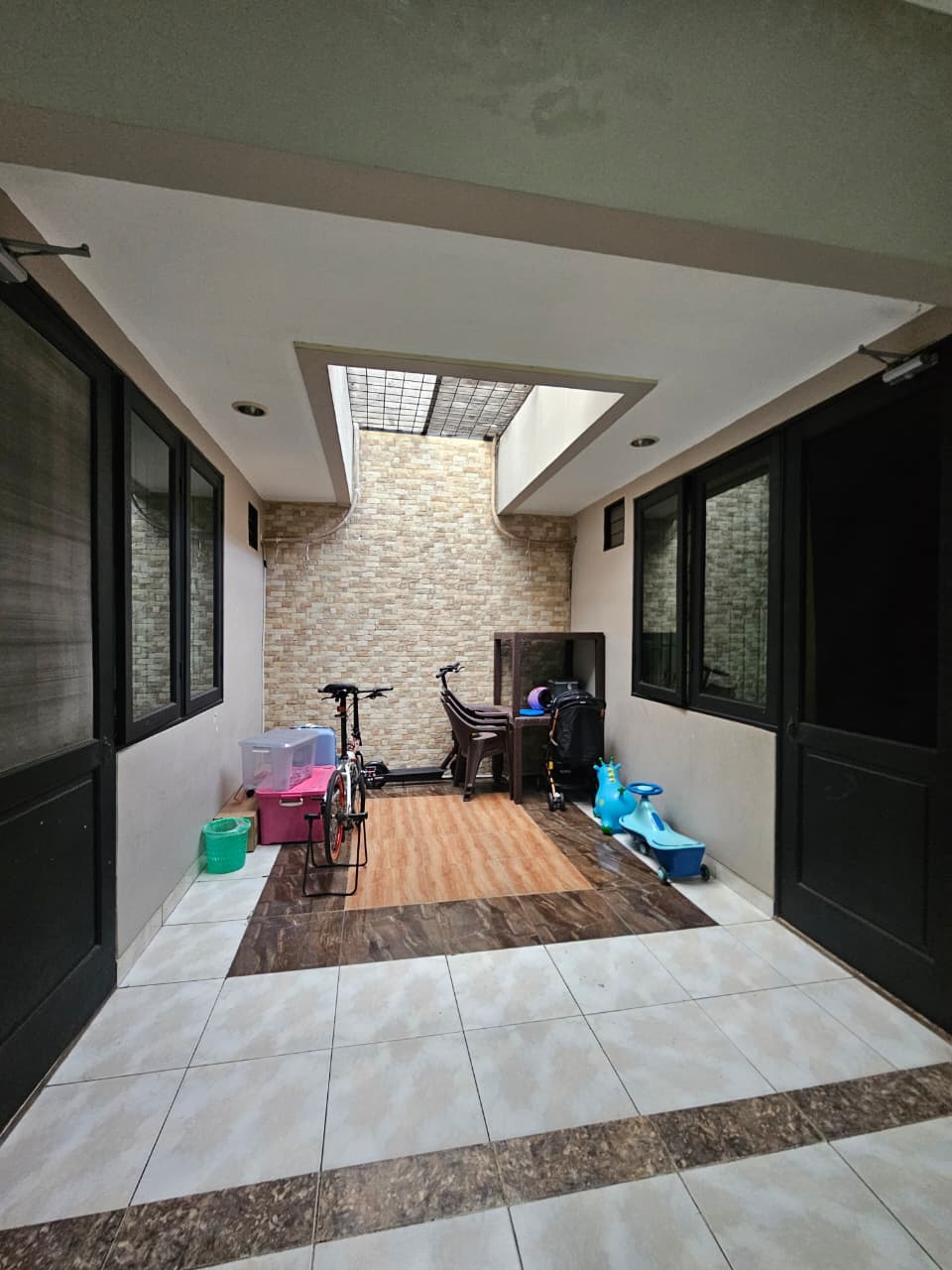 Jual rumah cantik komplek terbuka di Cempaka Putih Timur