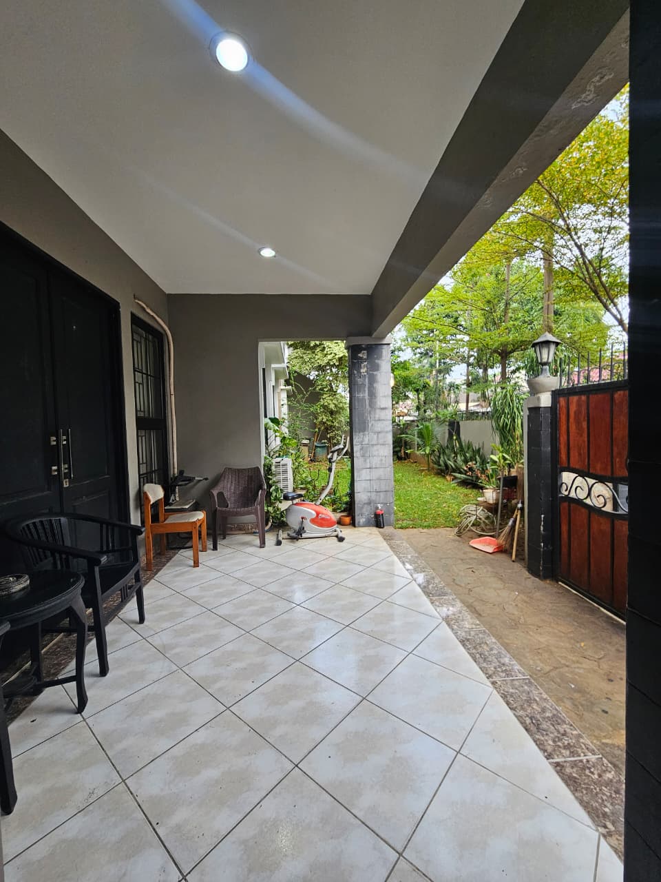 Jual rumah cantik komplek terbuka di Cempaka Putih Timur