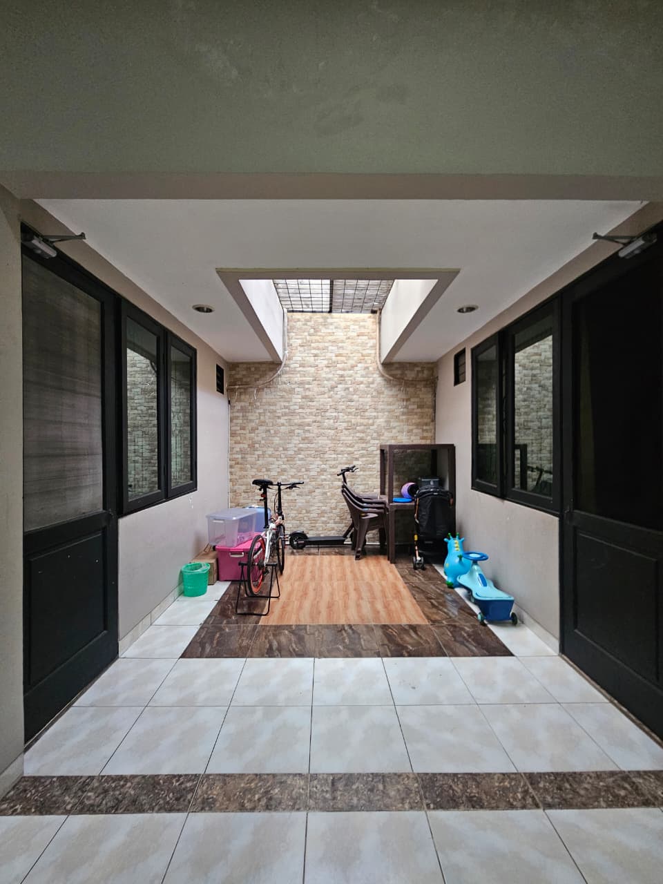 Jual rumah cantik komplek terbuka di Cempaka Putih Timur