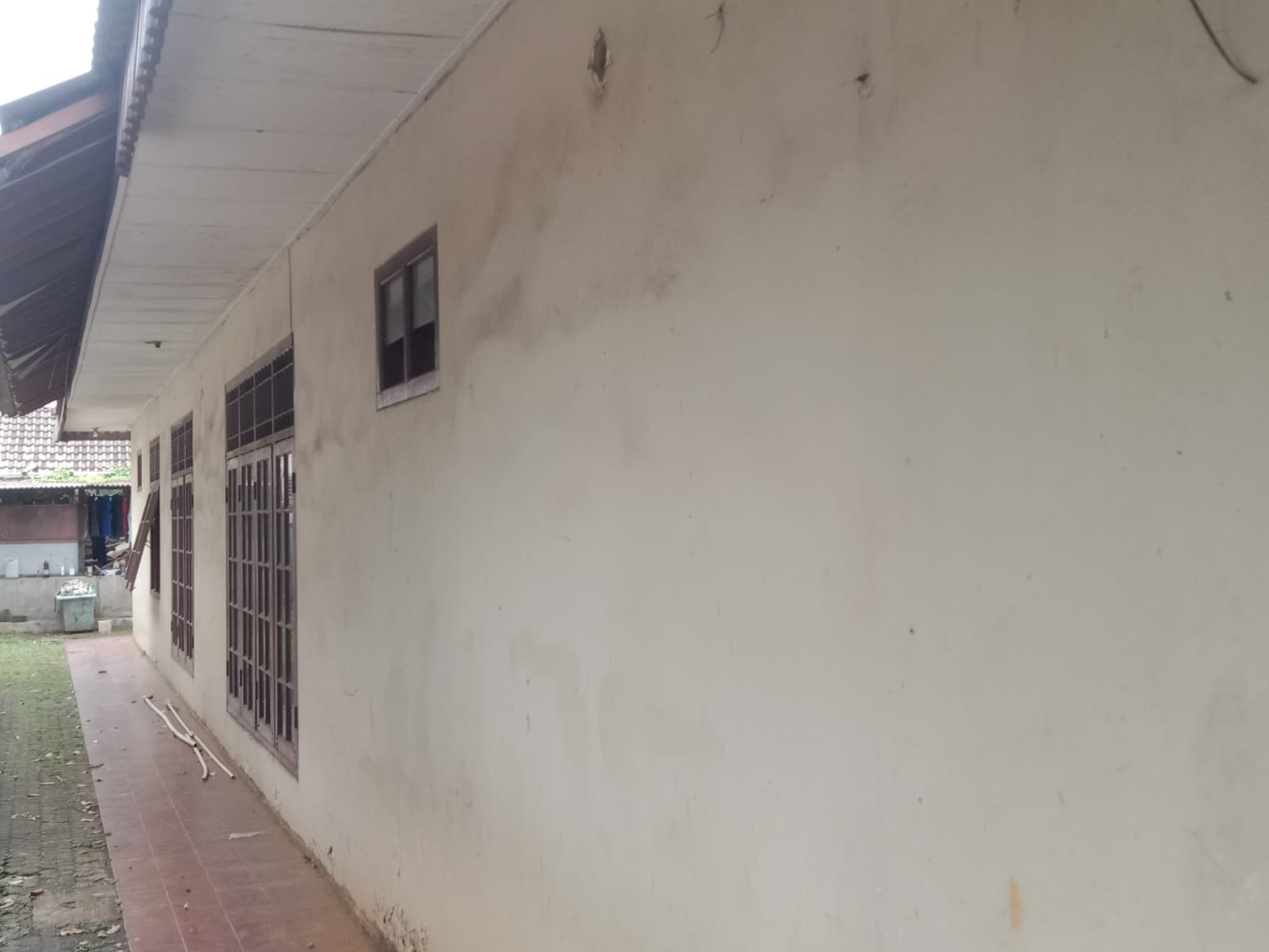 Jual rumah tua dan luas di Pertukangaan Utara, Pesanggrahan