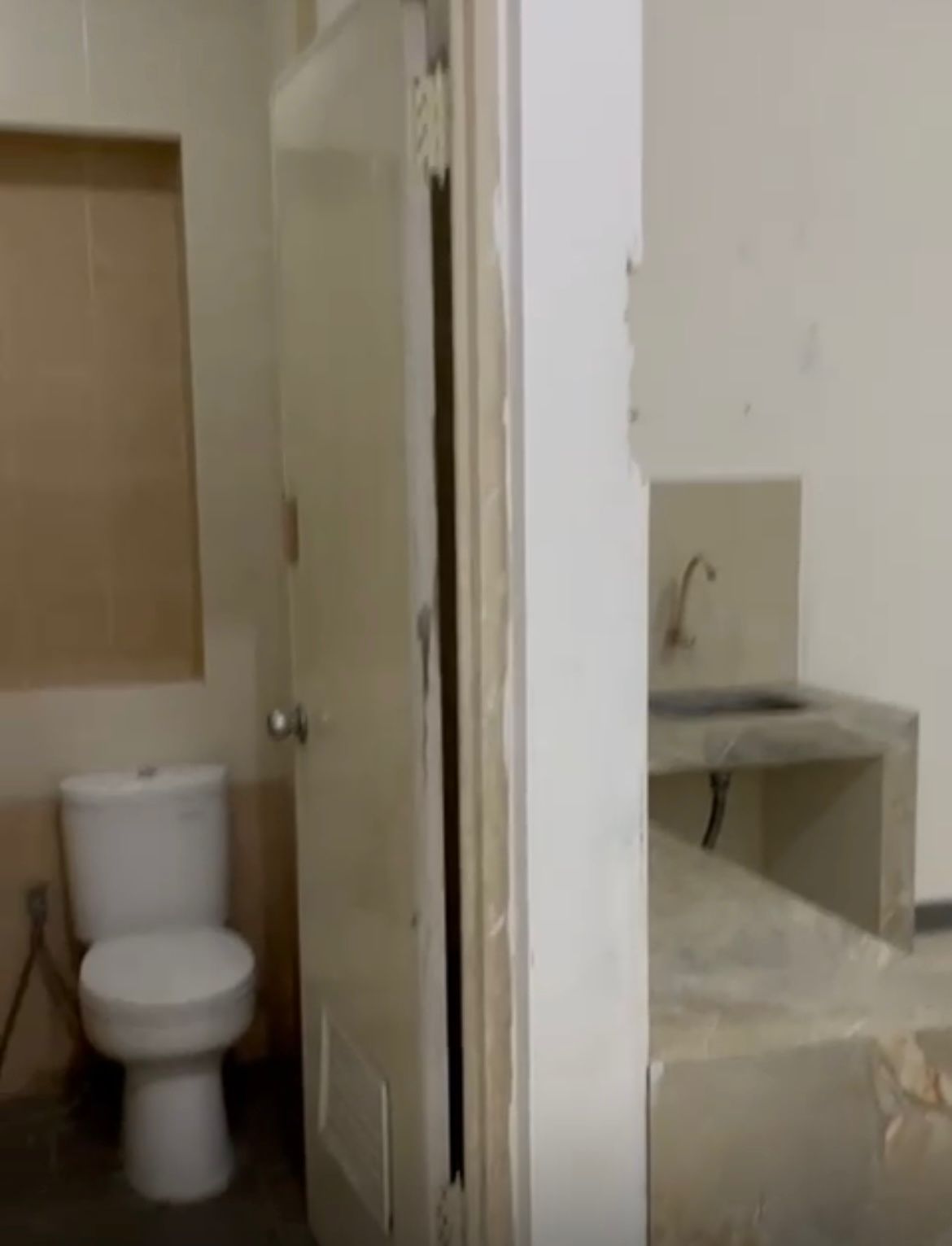 Dijual Ruko Murah Full Renovasi di Sentra Niaga Harapan Indah