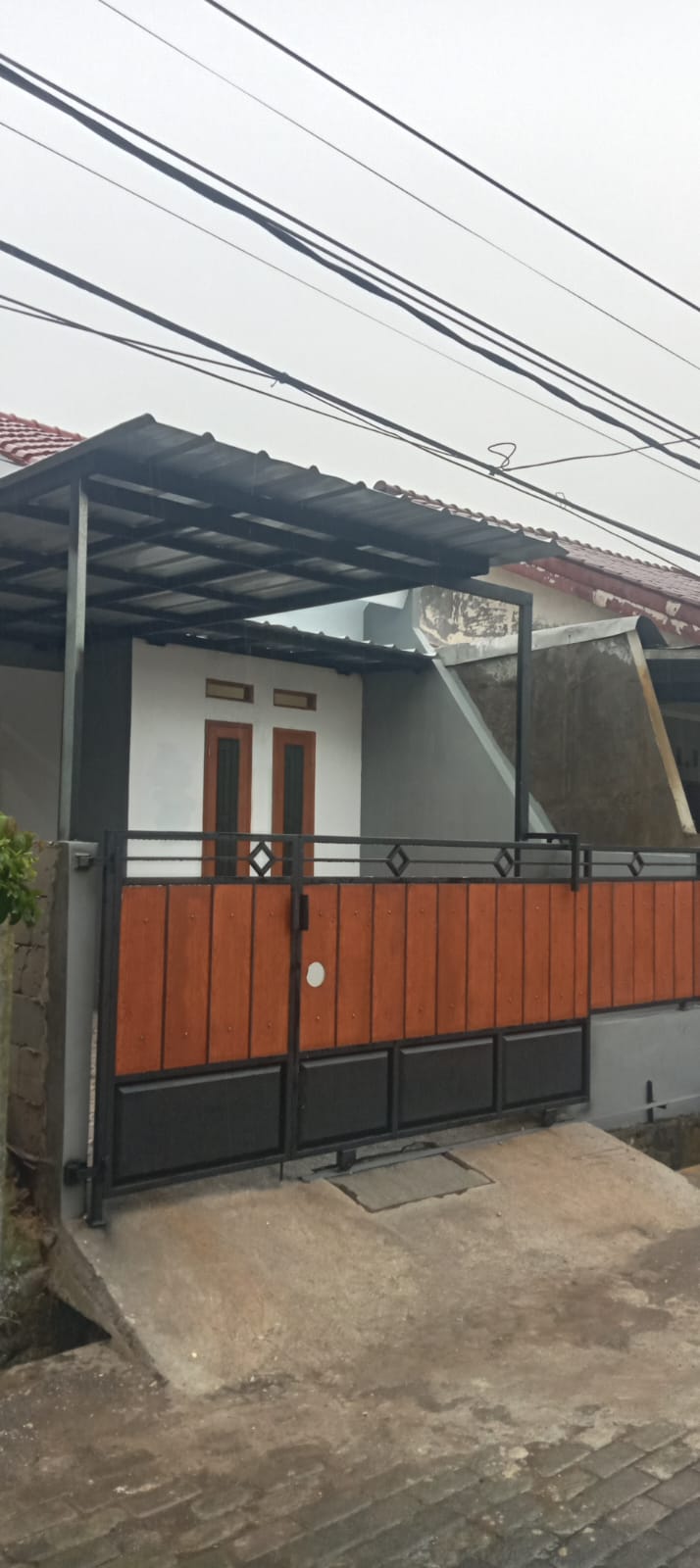 Rumah siap huni dekat st Pondok Rajeg dan Grand Depok