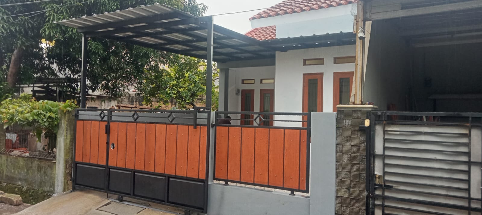 Rumah siap huni dekat st Pondok Rajeg dan Grand Depok