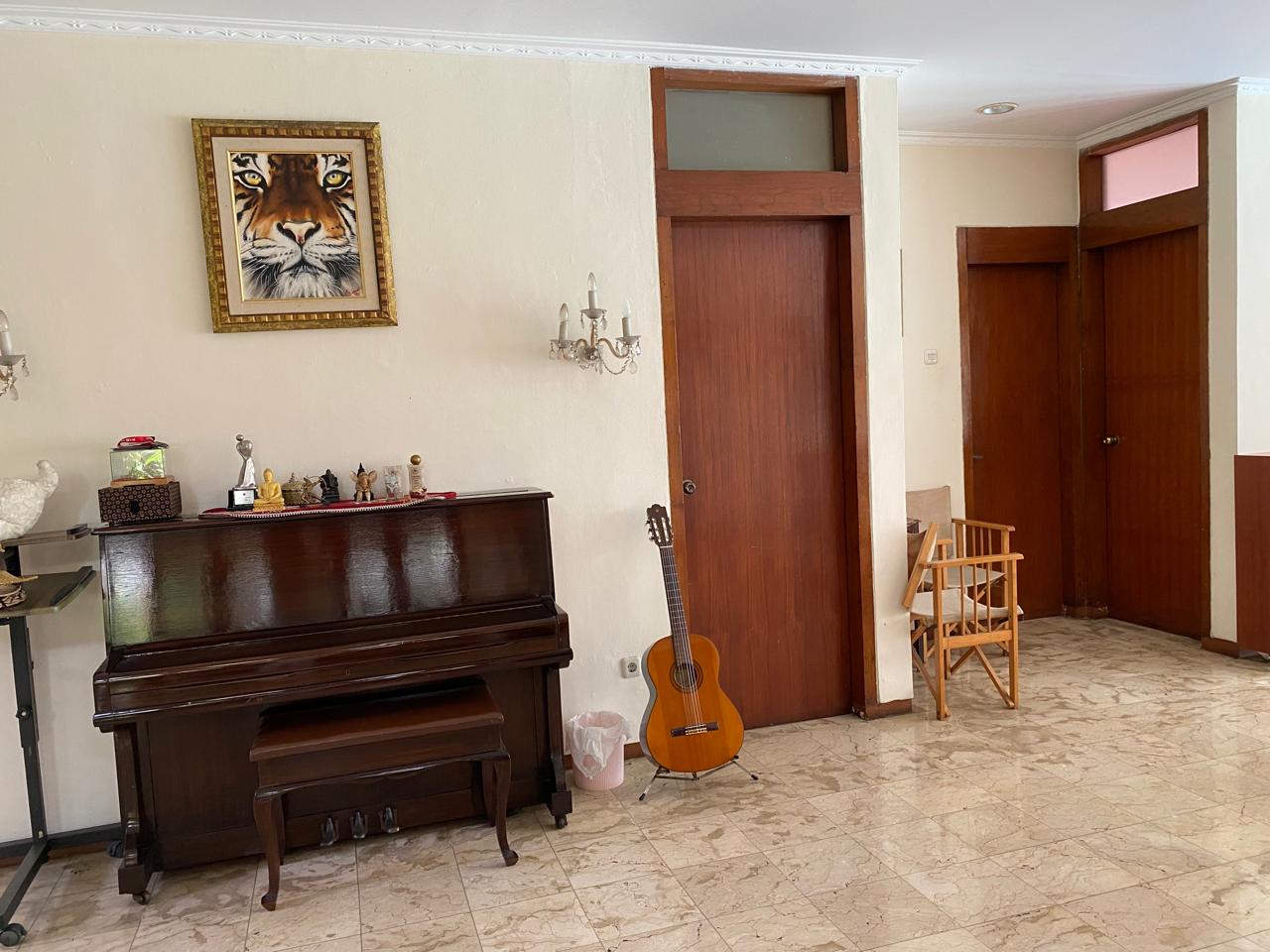 Jual rumah mewah dan siap huni di Caringin Timur, Cilandak Barat