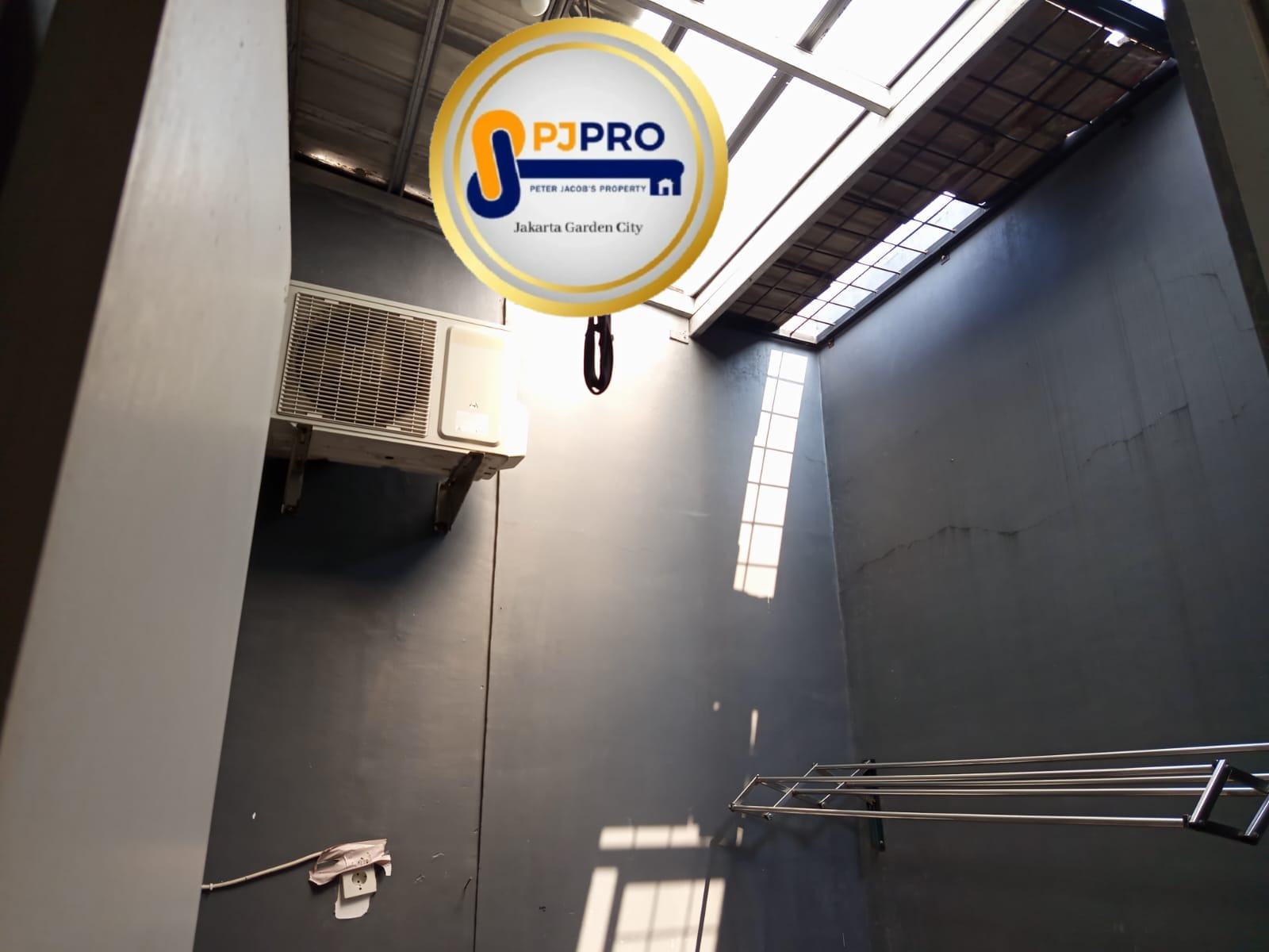 Dijual Rumah Mungil 2unit Gandeng di Daerah Buni Bakti