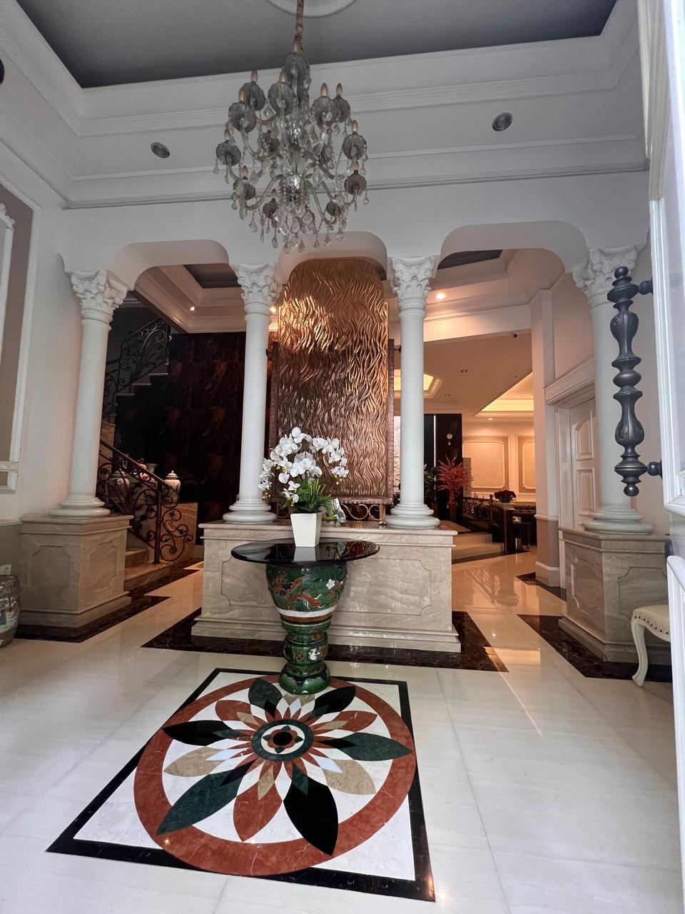 Jual rumah mewah dan strategis di Metro Indah 3, Papanggo