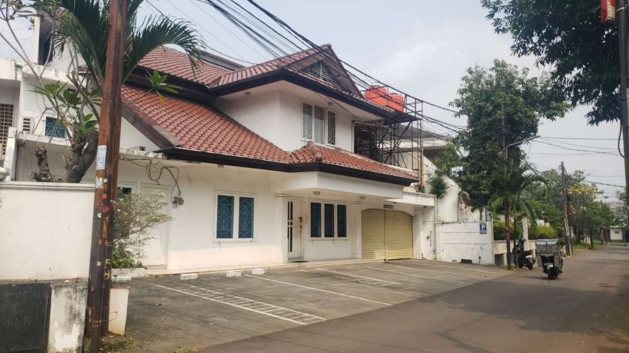 Turun Harga, Dijual Cepat Rumah di Jl. Wijayakarta Raya, JakSel