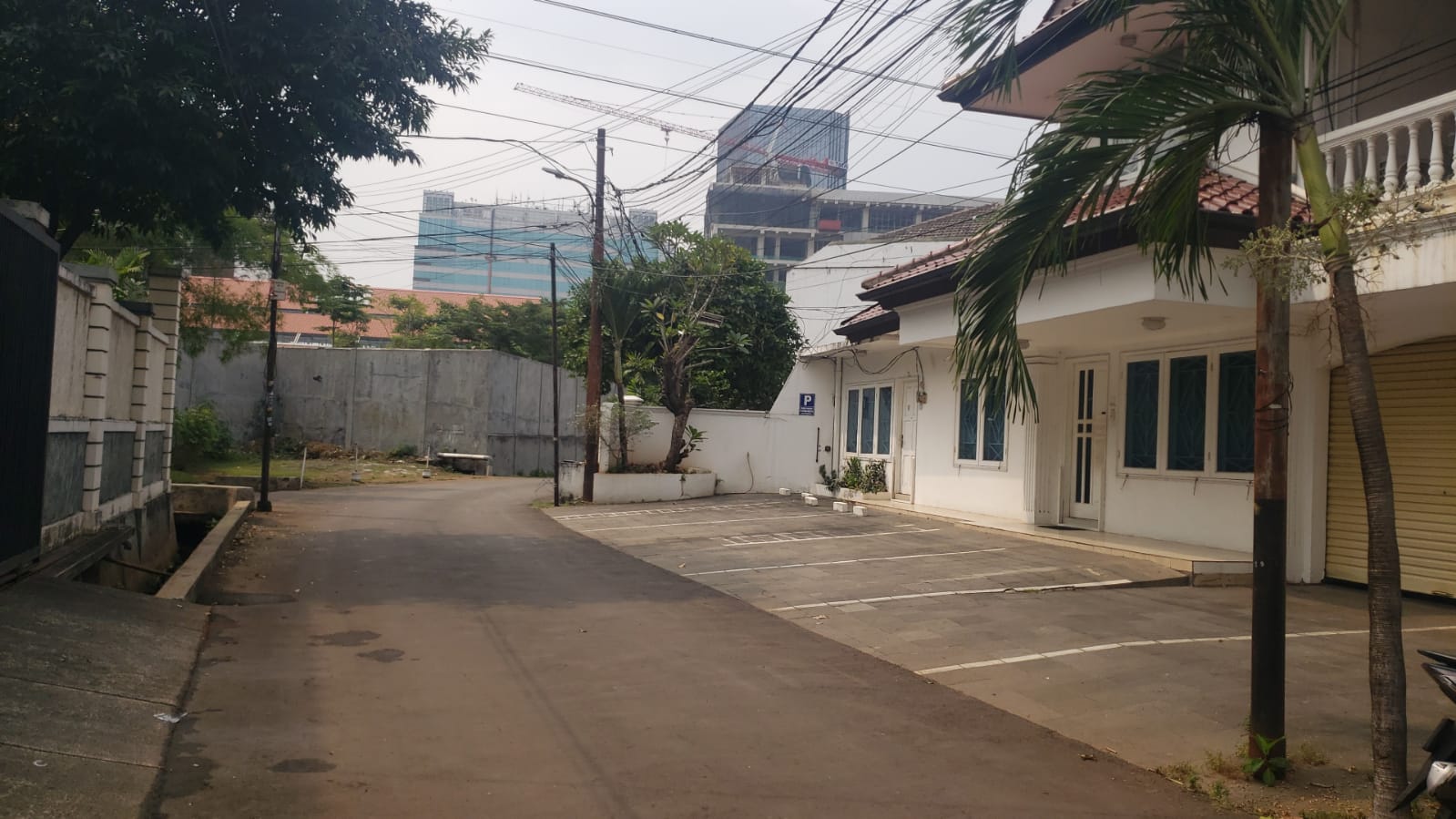 Turun Harga, Dijual Cepat Rumah di Jl. Wijayakarta Raya, JakSel