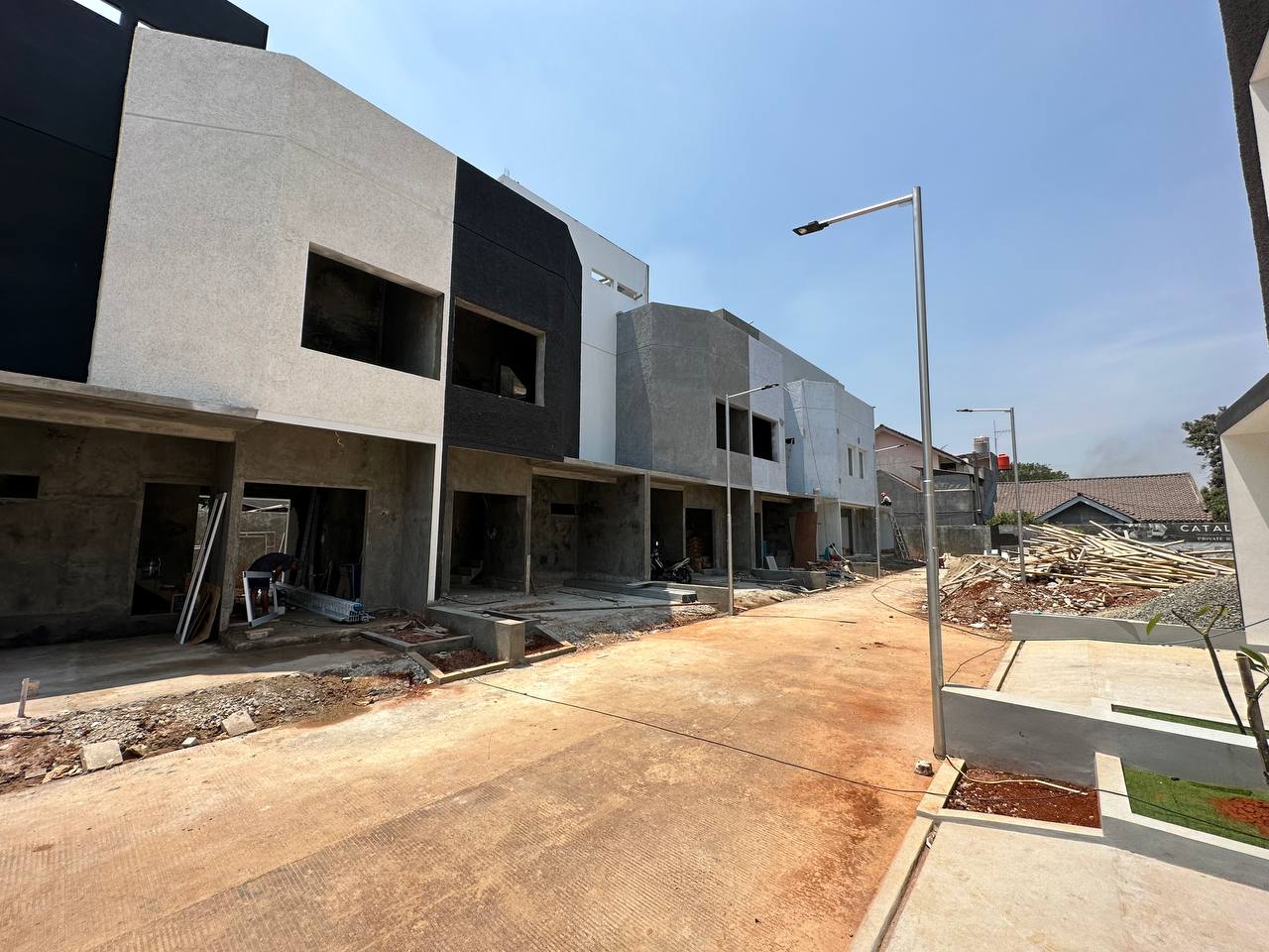 Rumah strategis 2,5lt rooftop di Pondok Melati Bekasi