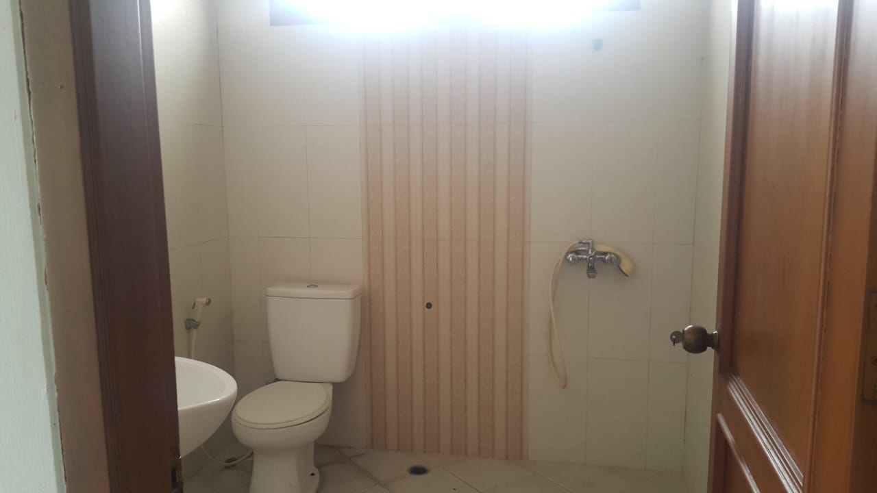 Jual rumah komplek hook mewah cantik di Pondok Bambu