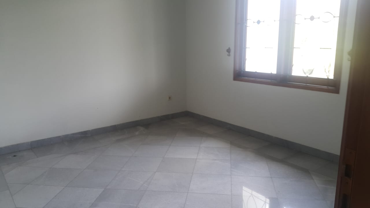 Jual rumah komplek hook mewah cantik di Pondok Bambu