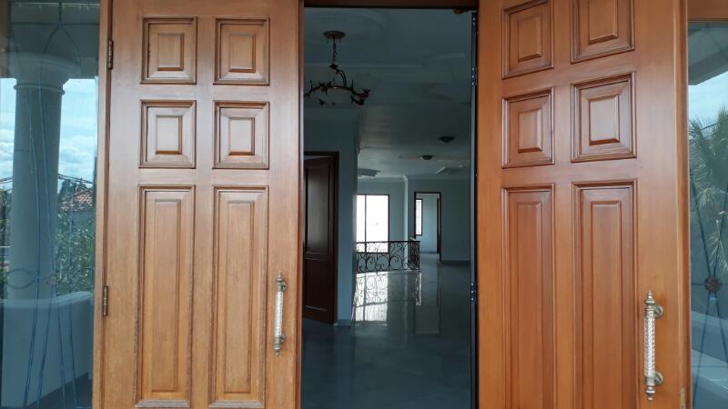 Jual rumah komplek hook mewah cantik di Pondok Bambu