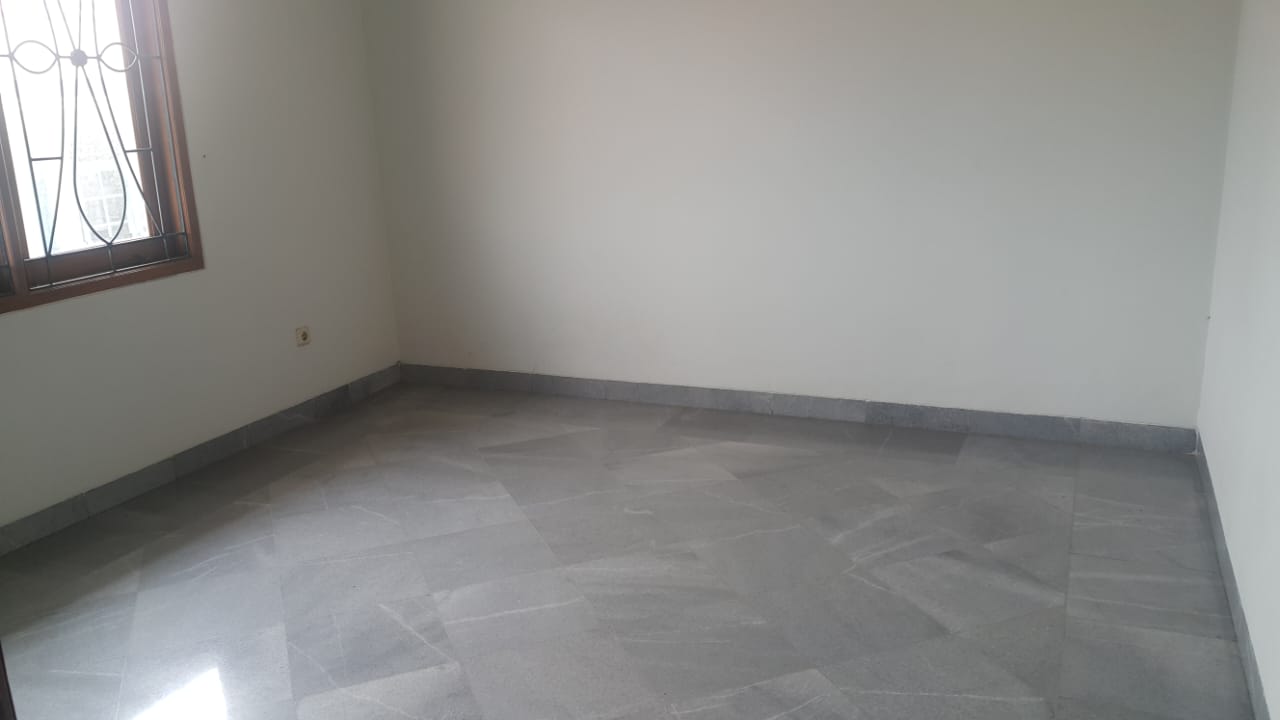 Jual rumah komplek hook mewah cantik di Pondok Bambu