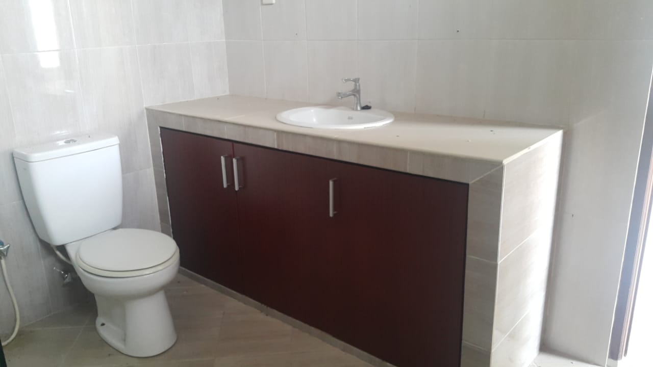 Jual rumah komplek hook mewah cantik di Pondok Bambu