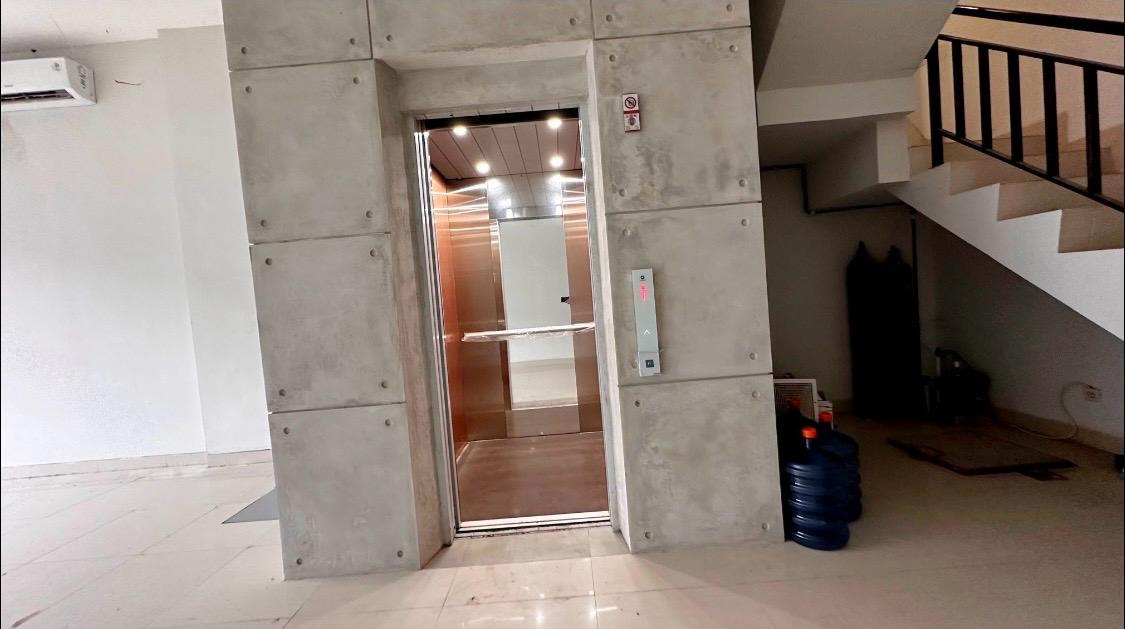 Jual ruko prime semi furnished dan siap huni di Elang Laut PIK