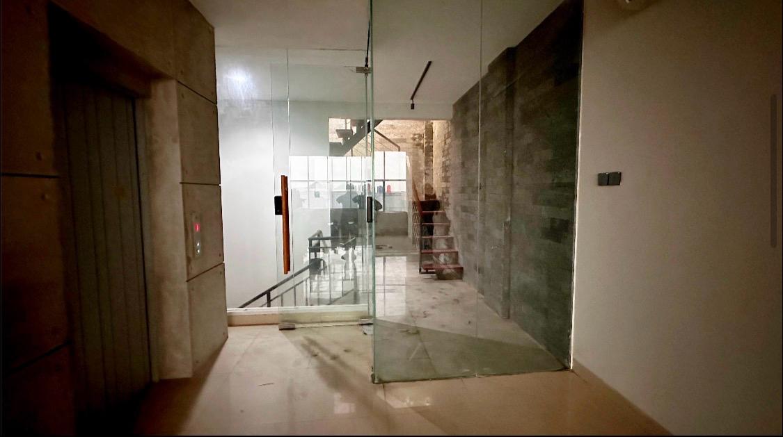 Jual ruko prime semi furnished dan siap huni di Elang Laut PIK