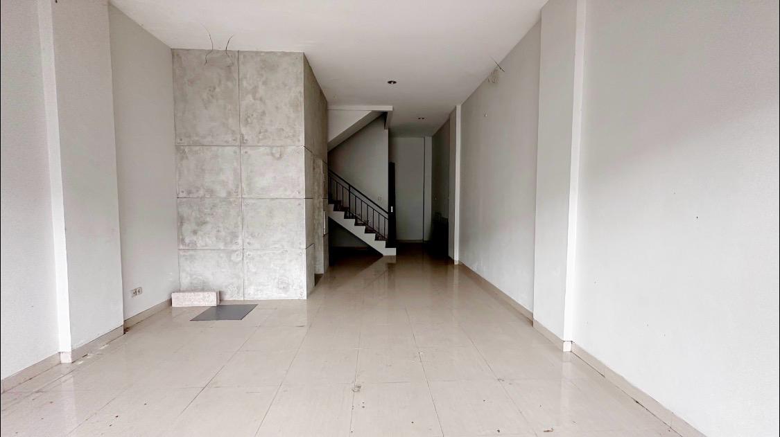 Jual ruko prime semi furnished dan siap huni di Elang Laut PIK