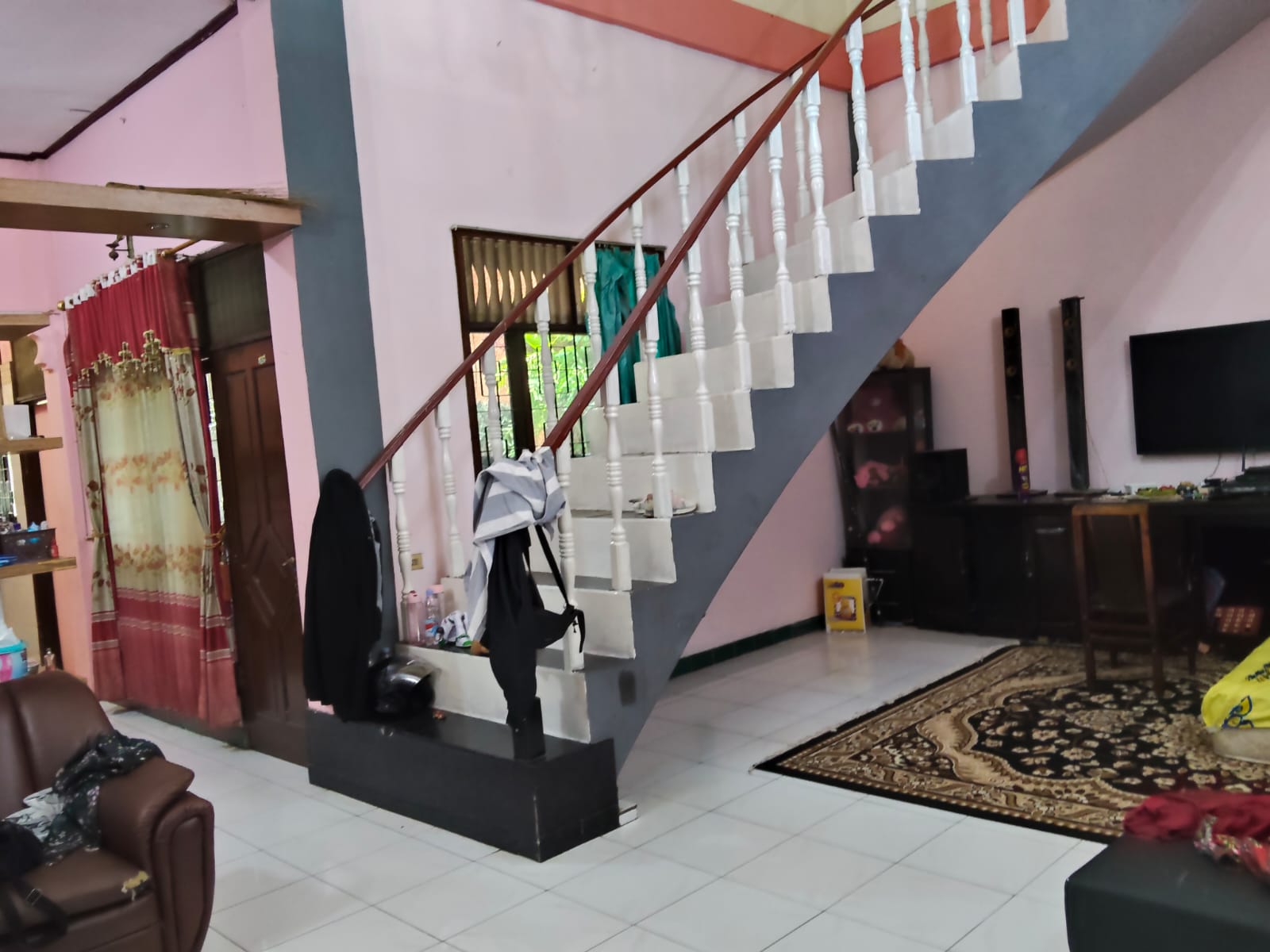 Harga Nego! Rumah 7 Kamar 2 Lantai dengan Kolam Renang anak Tang