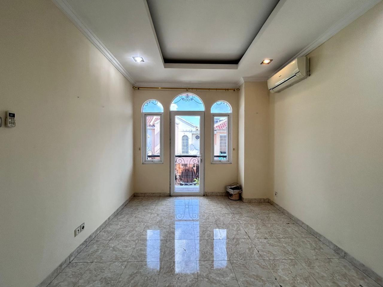 Rumah secondary Kawasan elit Cibubur Raffles Hills