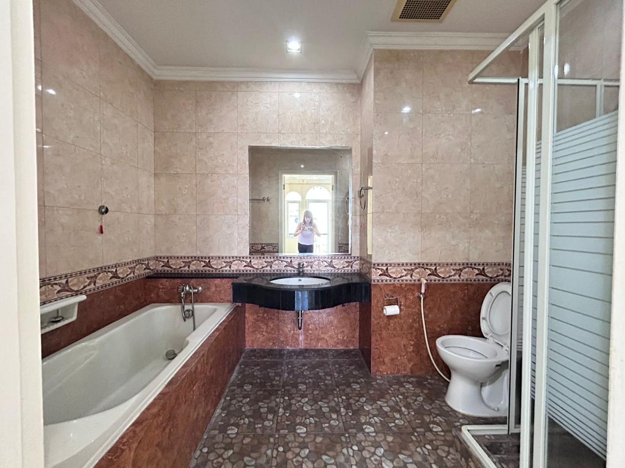 Rumah secondary Kawasan elit Cibubur Raffles Hills