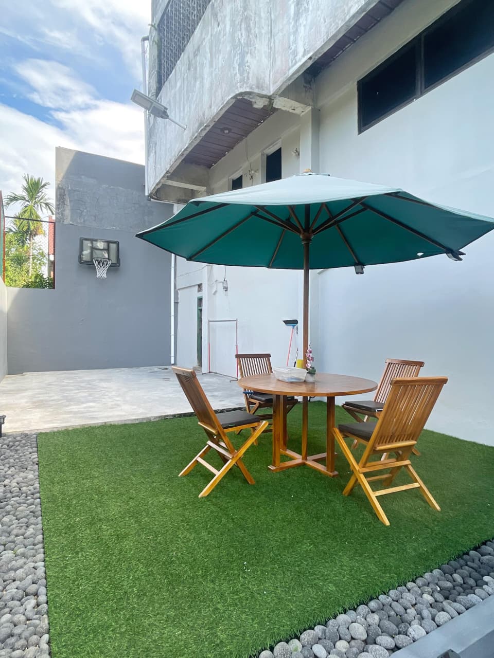 Jual rumah luas 1000m2 butuh renov hitung tanah saja di Bintaro