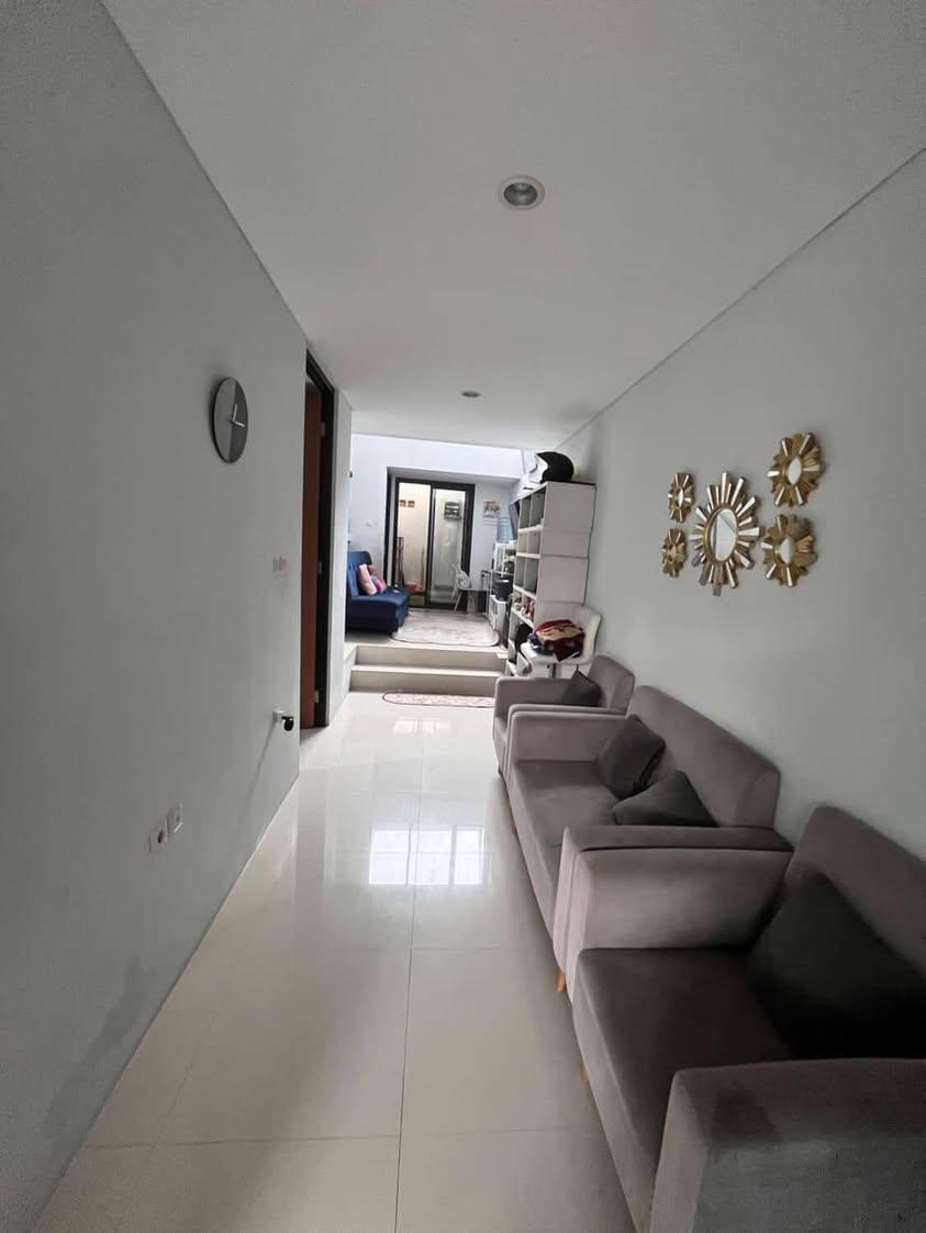 Rumah 2 lantai nyaman terawat di Komplek Bumi Adipura Gedebage