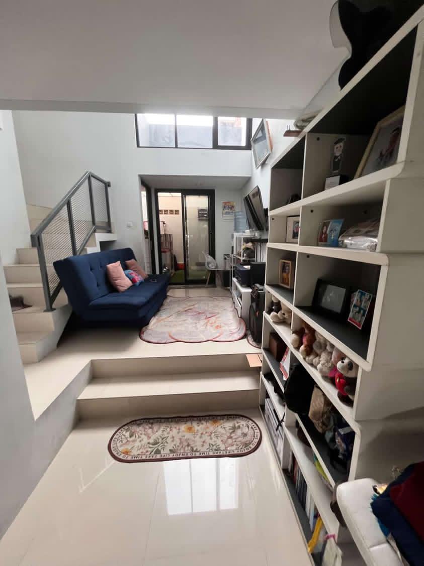 Rumah 2 lantai nyaman terawat di Komplek Bumi Adipura Gedebage