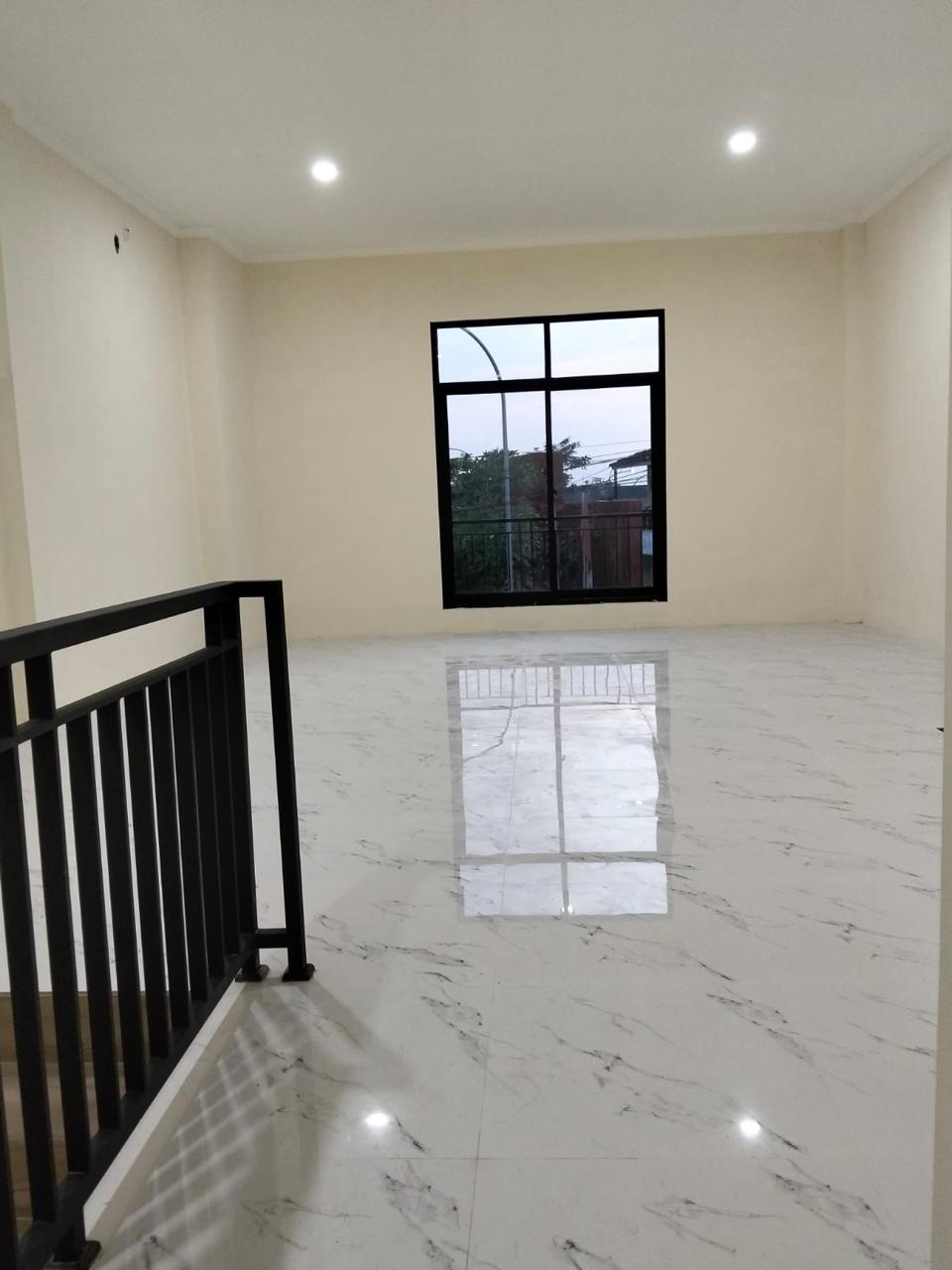 Jual/Sewa ruko bangunan baru dan siap pakai di Raya Keadilan