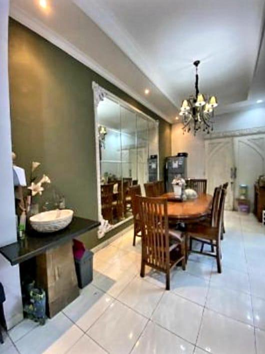 Jual rumah nyaman strategis dan elegan di Pringondani, Cimanggis