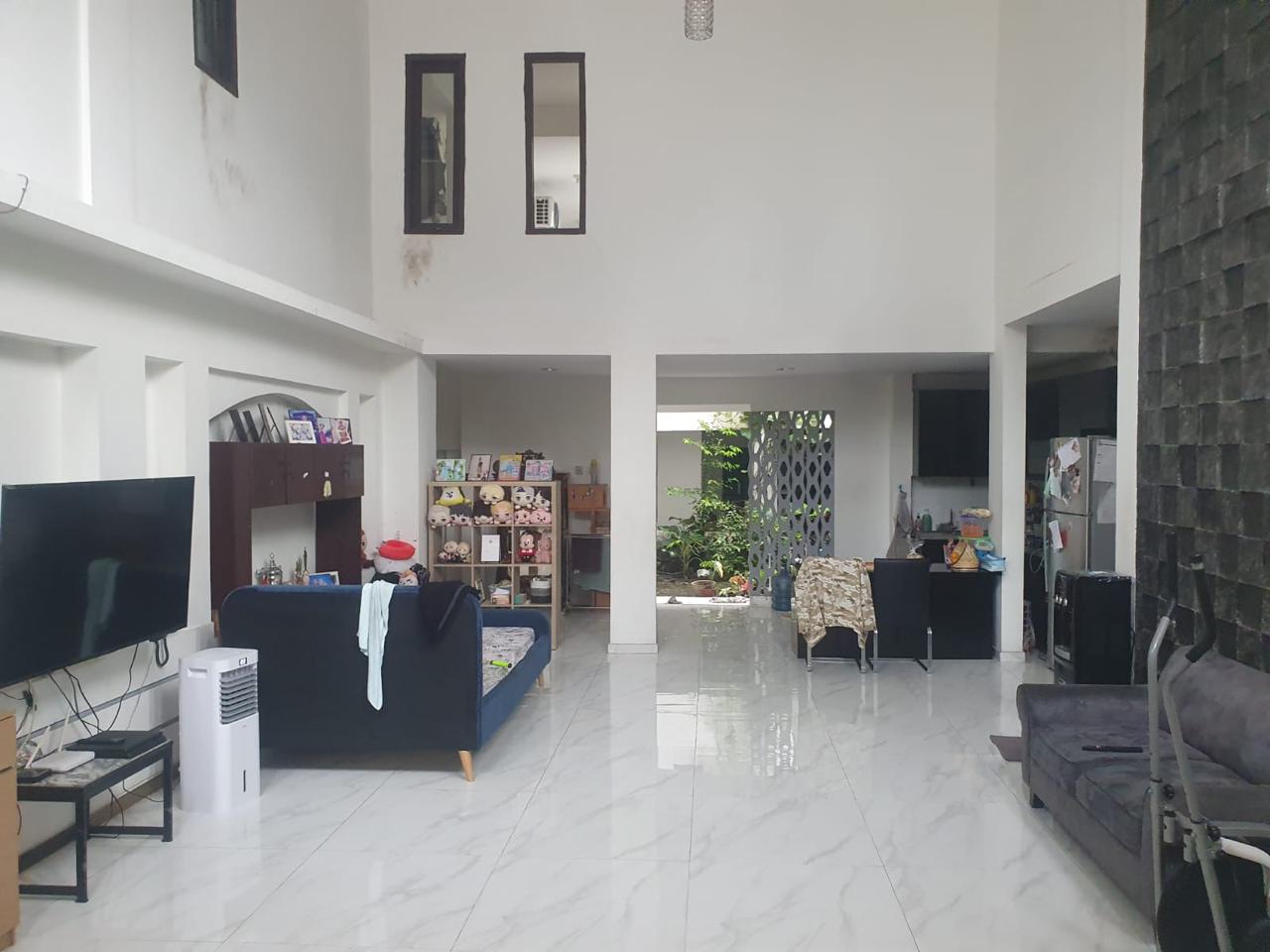 Jual rumah strategis dan siap huni di Kebon Sirih Barat I, Jakpu