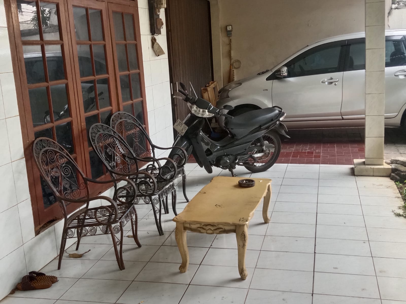 Jual rumah tua dan luas di Pertukangaan Utara, Pesanggrahan