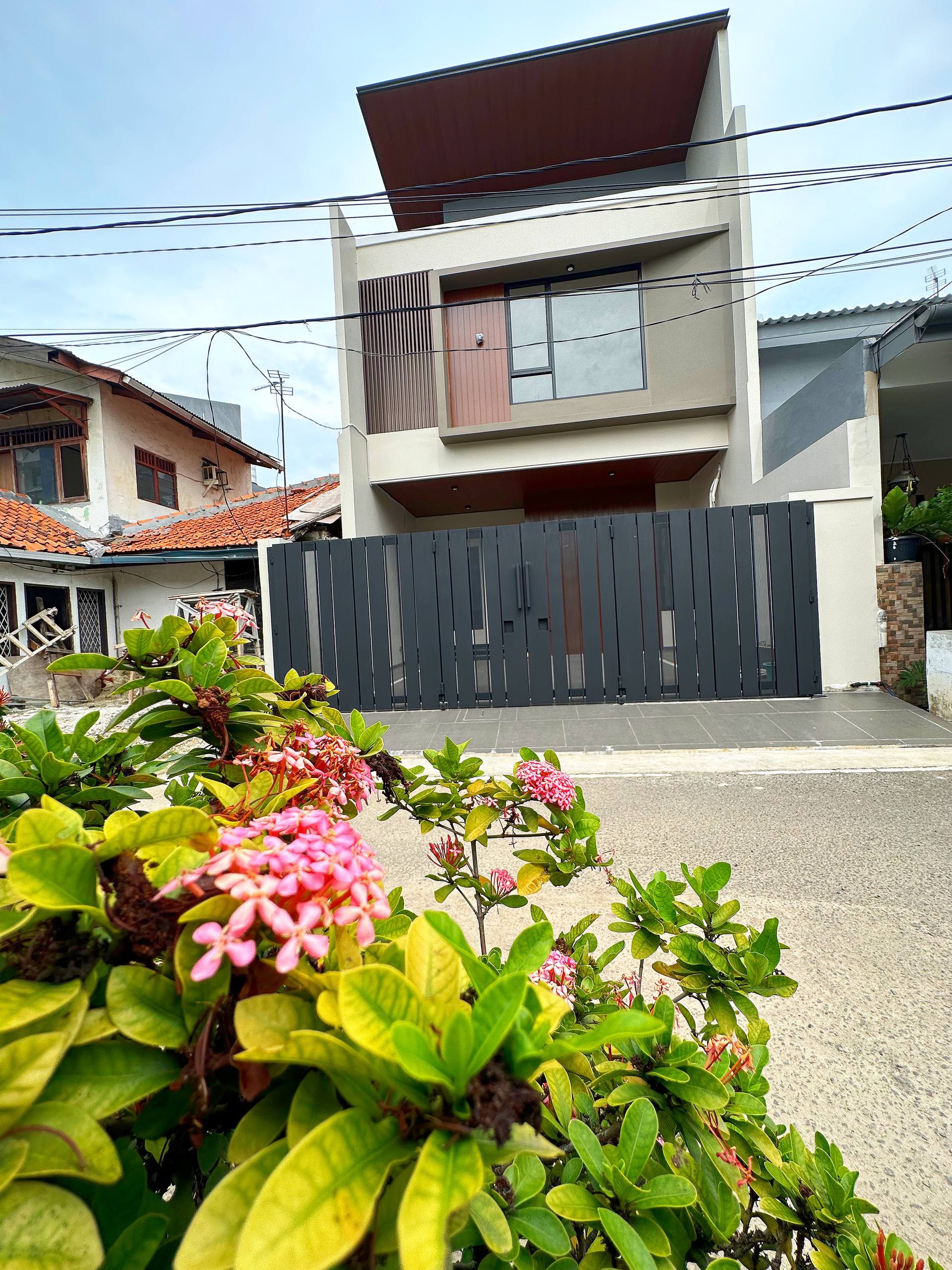 Rumah 2 LT tanah luas harga termurah Rawamangun Jakarta Timur