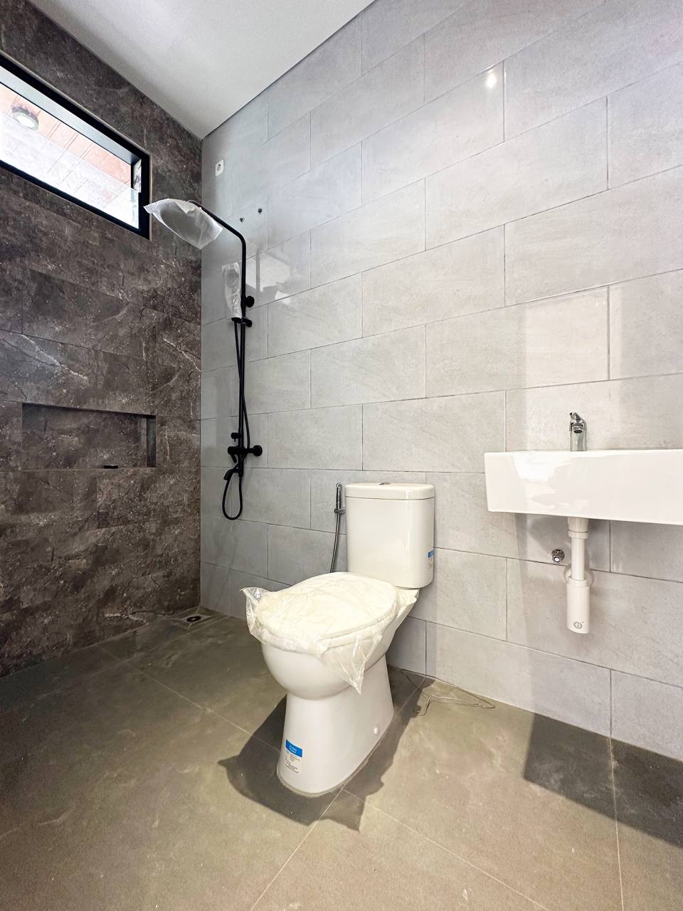 Rumah 2 LT tanah luas harga termurah Rawamangun Jakarta Timur