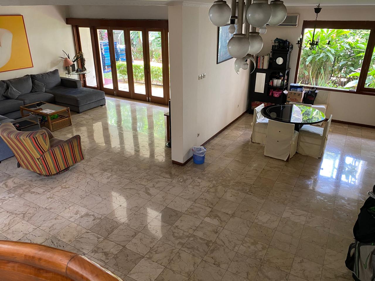 Jual rumah mewah dan siap huni di Caringin Timur, Cilandak Barat