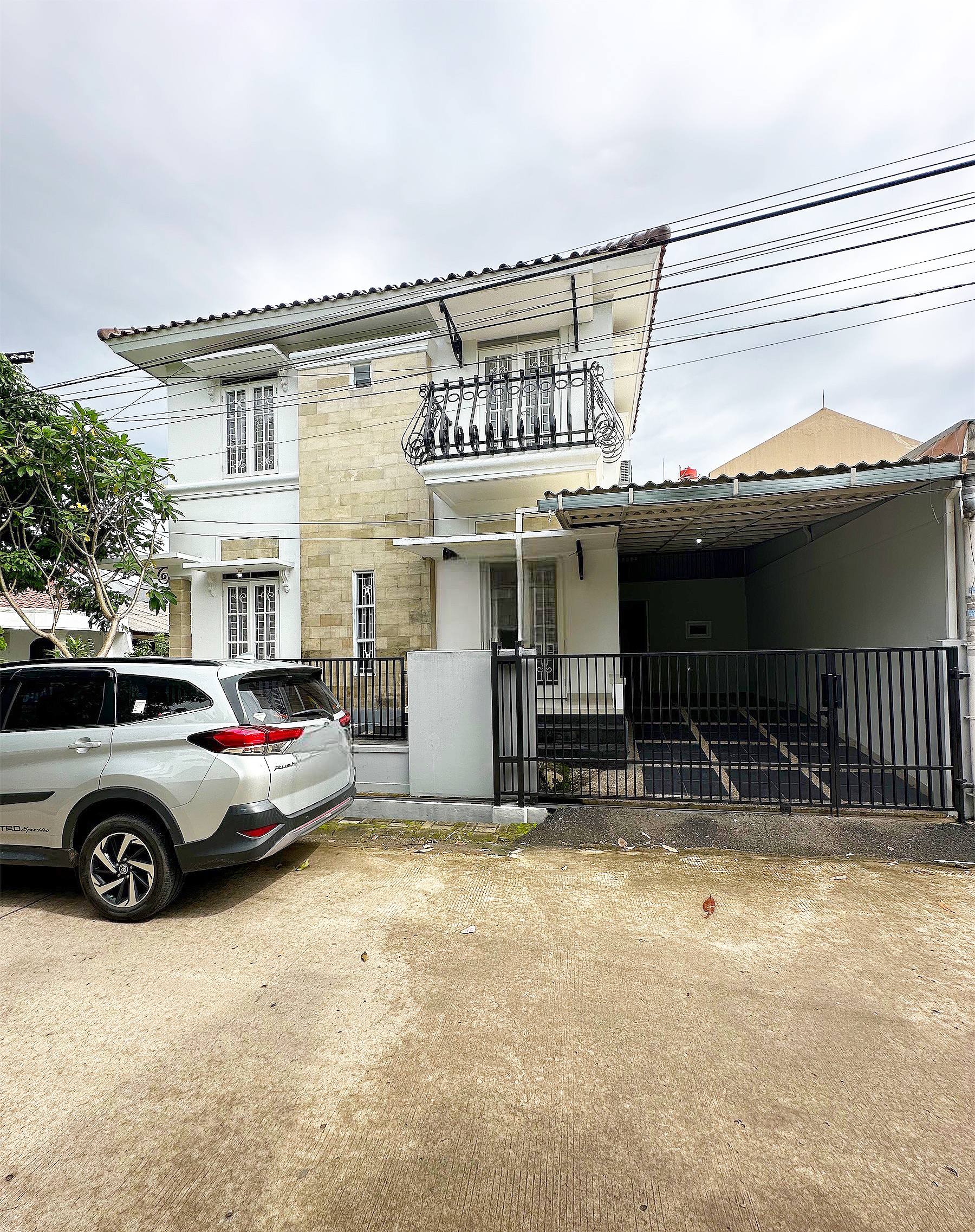 Rumah second posisi hook di Jatirahayu Pondok Melati Bekasi