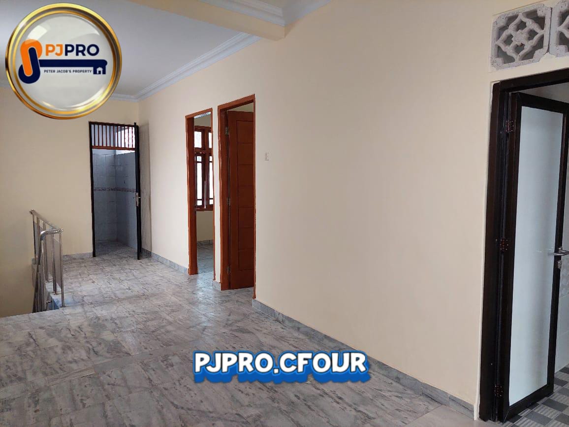 Dijual Rumah dengan Area Bebas Banjir di Taman Harapan Baru