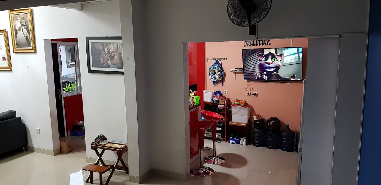 Rumah 2 lantai Huk Second dalam perumahan di Tipar Depok