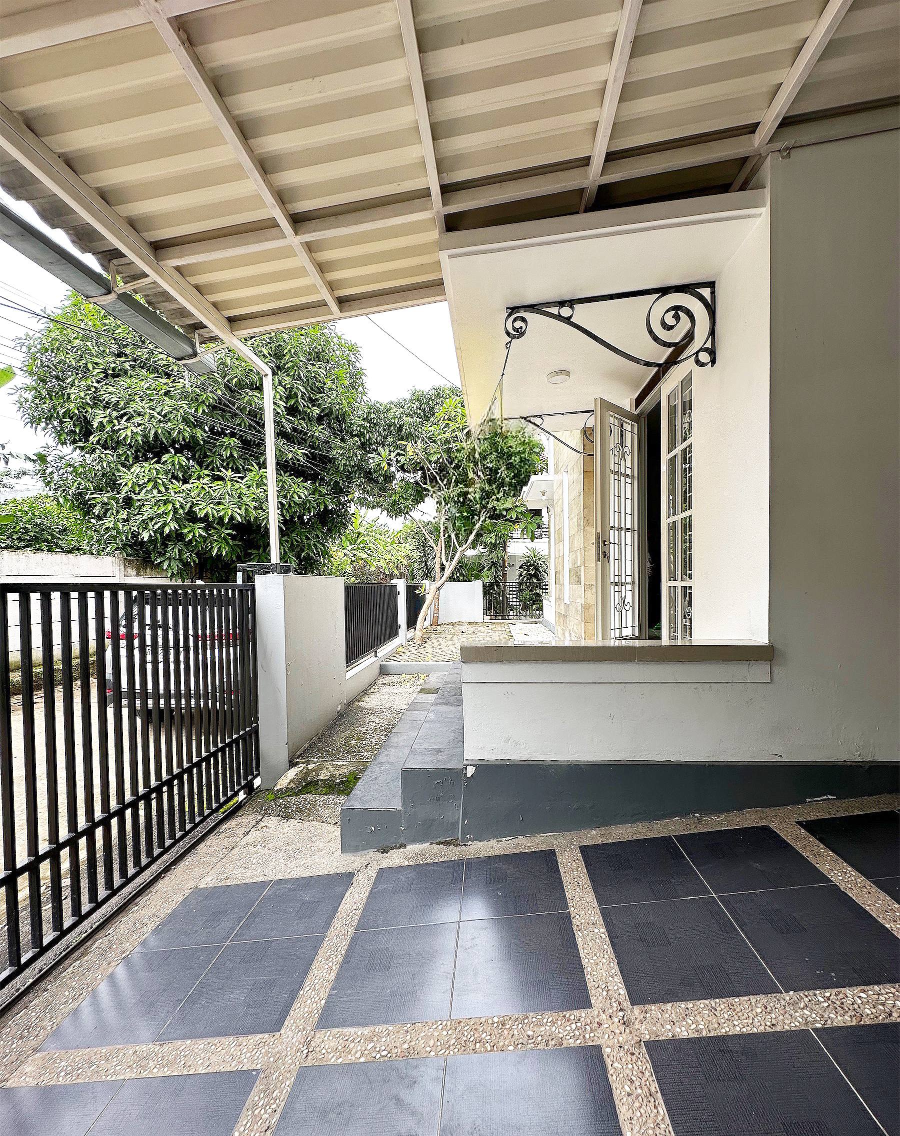 Rumah second posisi hook di Jatirahayu Pondok Melati Bekasi