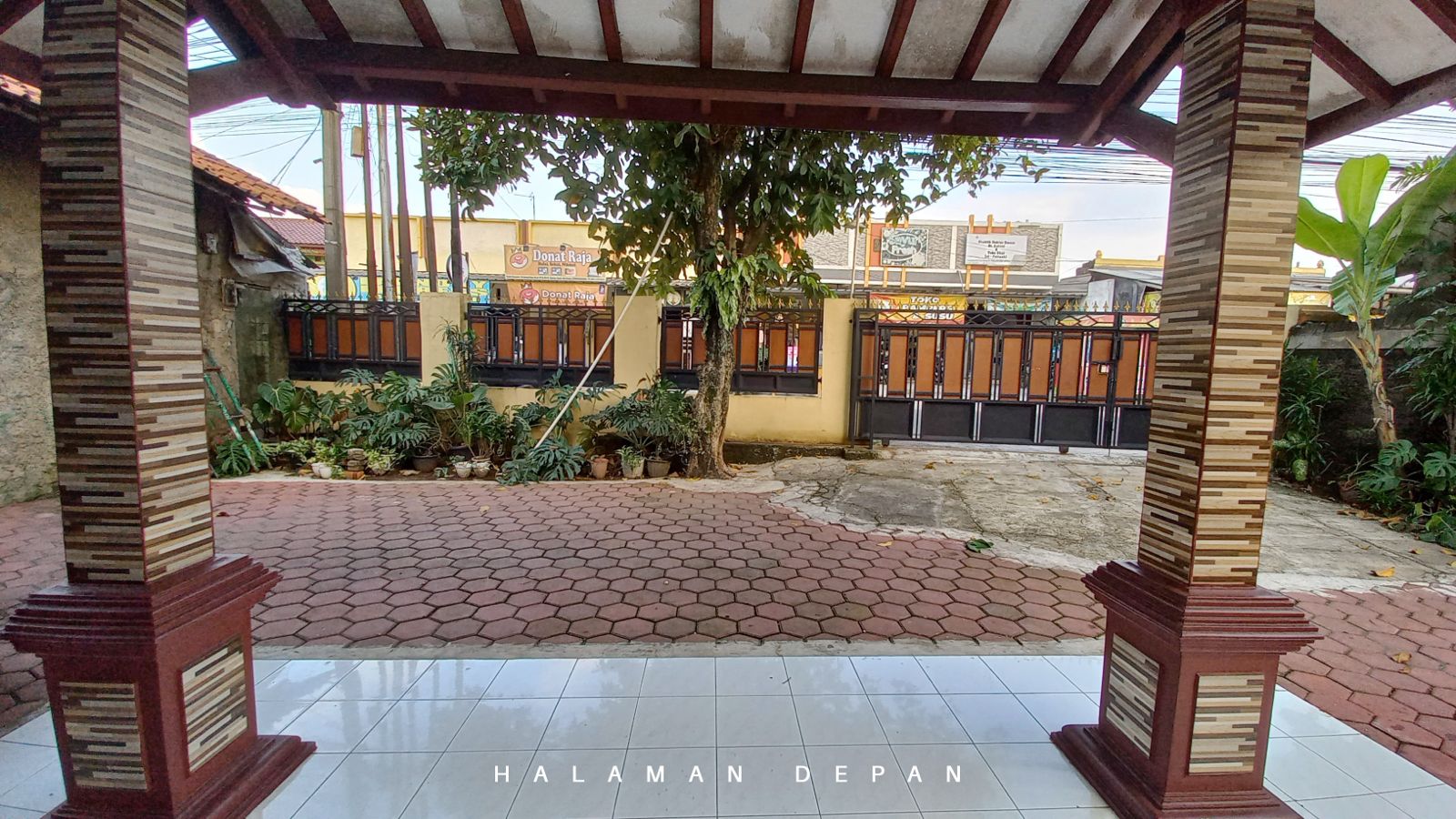 Rumah besar dan Tanah 542 m2 Jual Murah Pinggir Jalan Utama