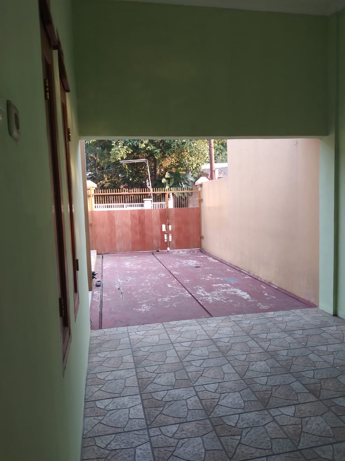 Rumah startegis dan Tanah 200 m2 dekat Grand Depok City