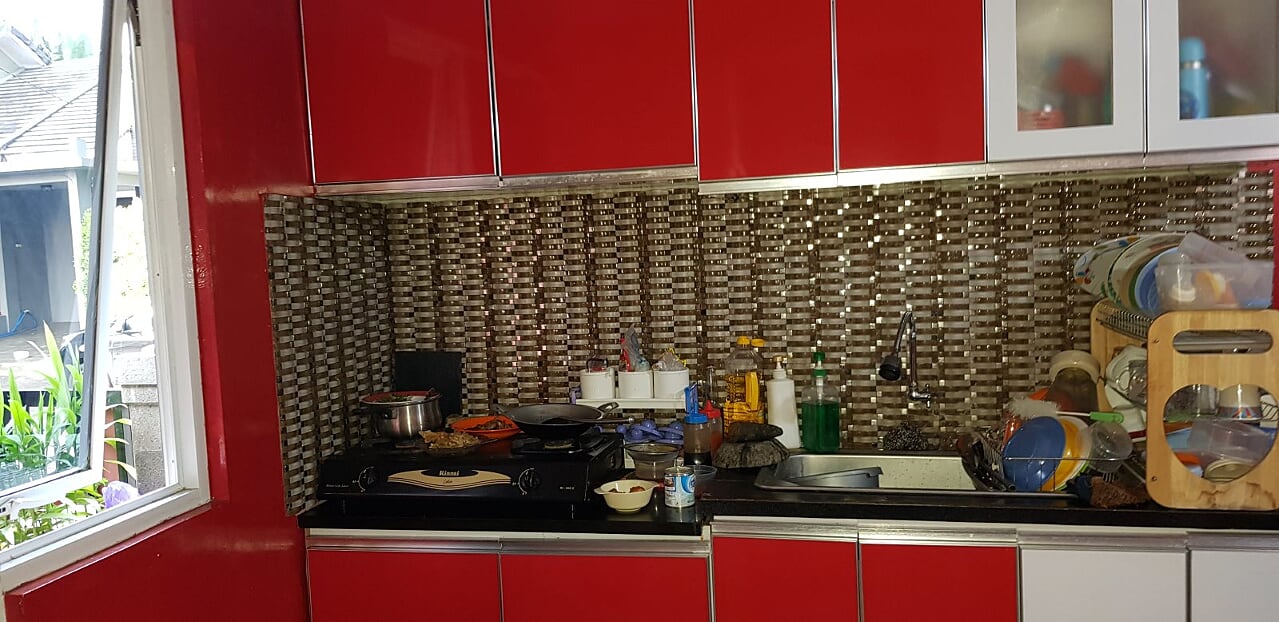 Rumah 2 lantai Huk Second dalam perumahan di Tipar Depok