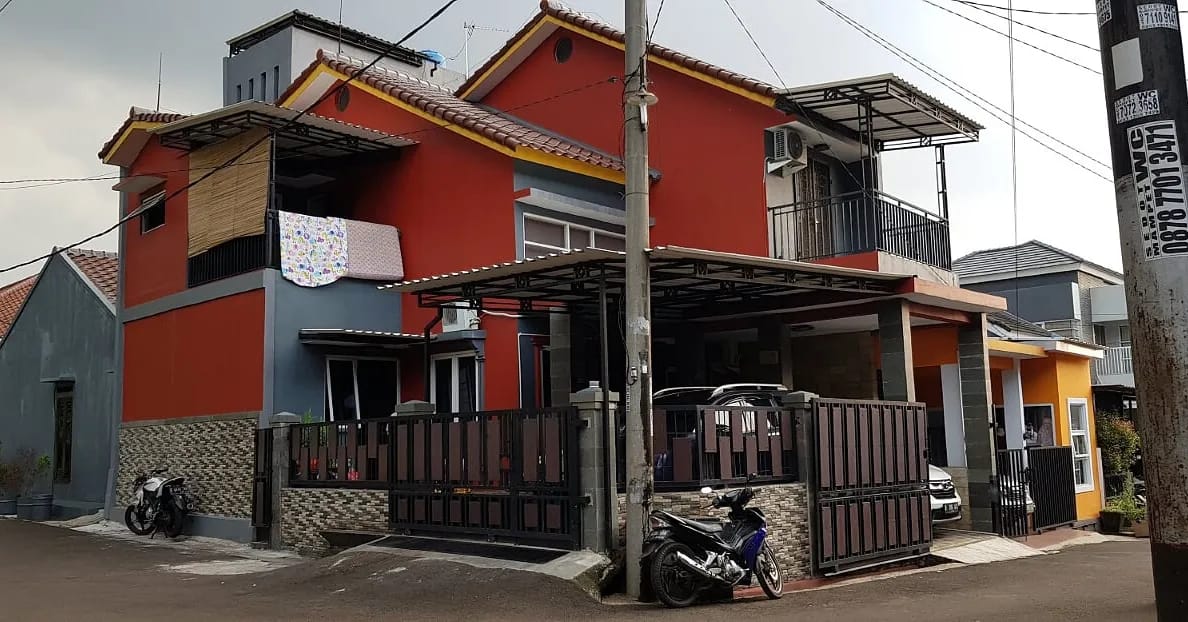 Rumah 2 lantai Huk Second dalam perumahan di Tipar Depok