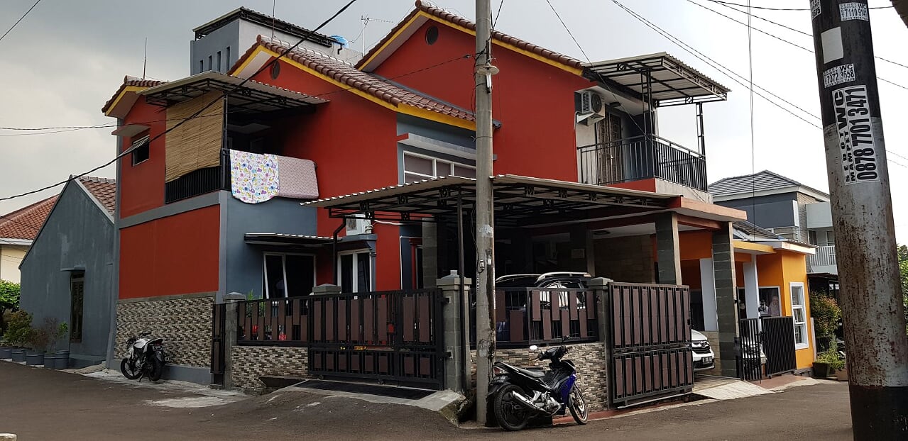Rumah 2 lantai Huk Second dalam perumahan di Tipar Depok